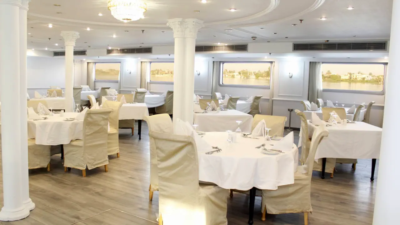 رحلة الباخرة نايل دولفين